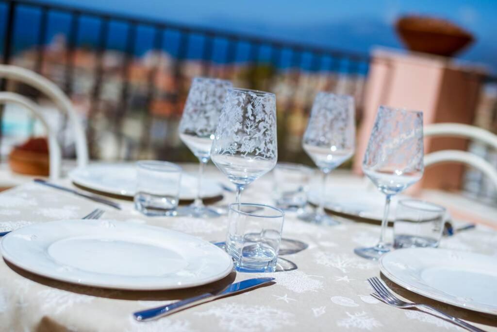 Casa Del Subacqueo. Amazing Terrace With Sea View. Wi-Fi Apartment Bordighera Exterior foto